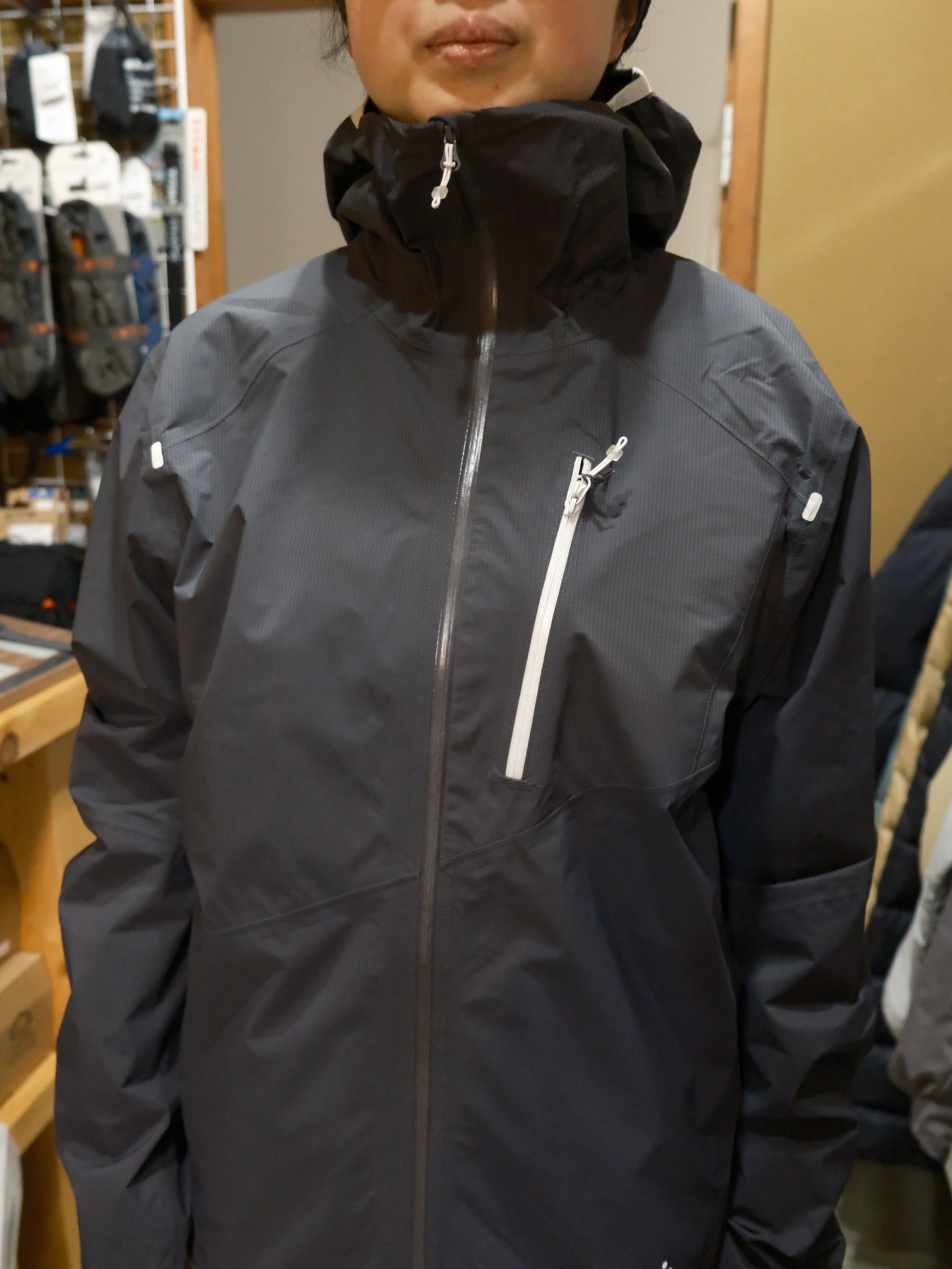Downpour Trail Light Jacket（高耐久・高コスパの雨具）【Rab】