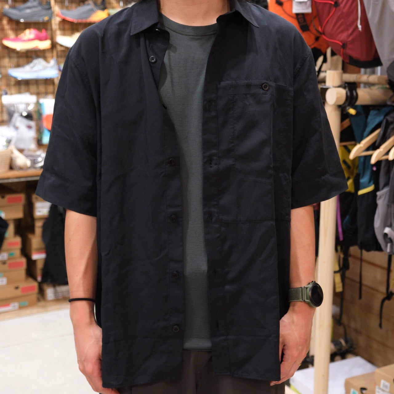 Ms Tree Shortsleeve Shirt（肌触り◎／日常から山まで万能な半袖シャツ）【HOUDINI】