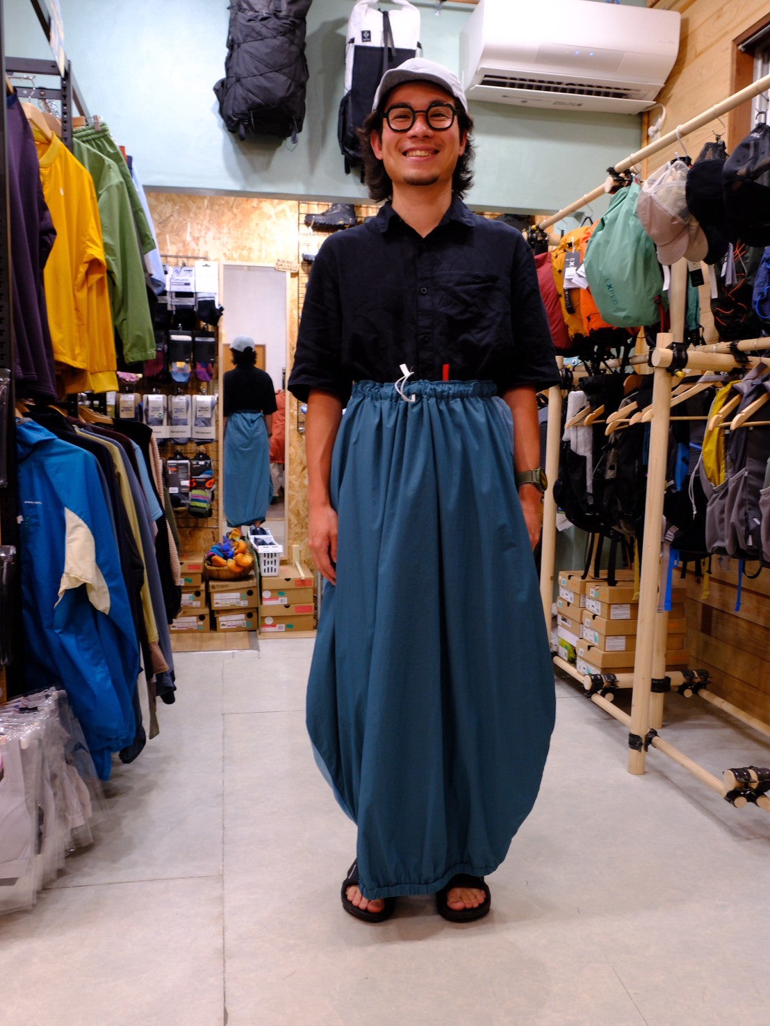 オクタのアグラスカート（あぐらをかけるマルチ防寒具）【SANKAKU STAND×AXESQUIN】