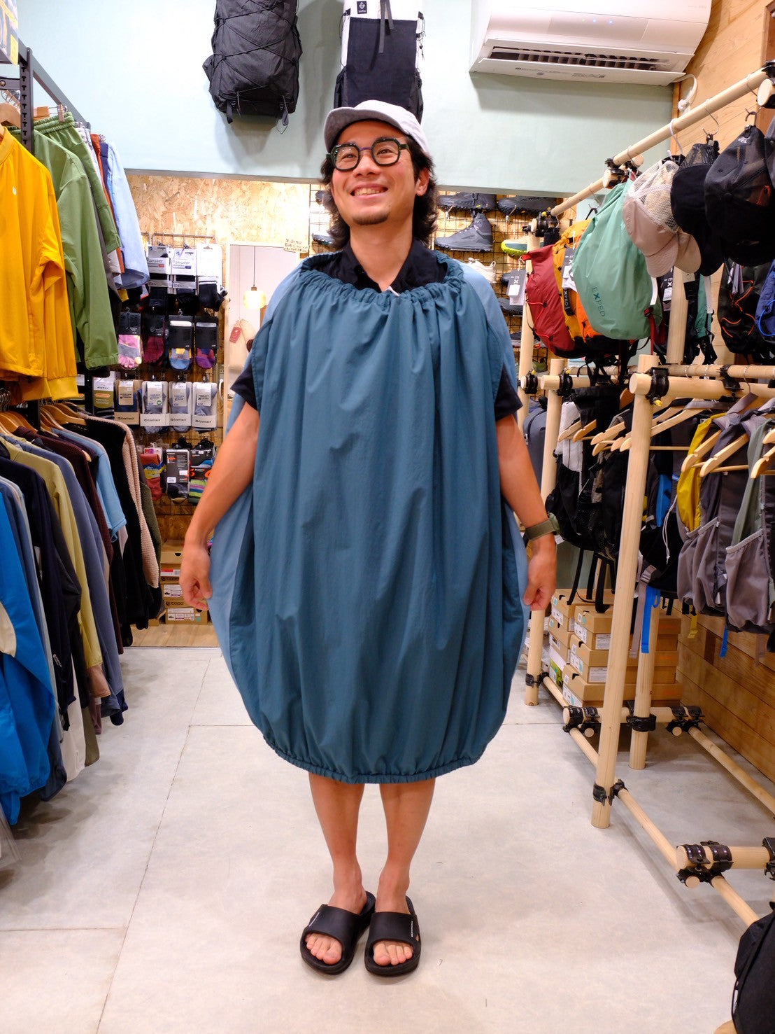 オクタのアグラスカート（あぐらをかけるマルチ防寒具）【SANKAKU STAND×AXESQUIN】