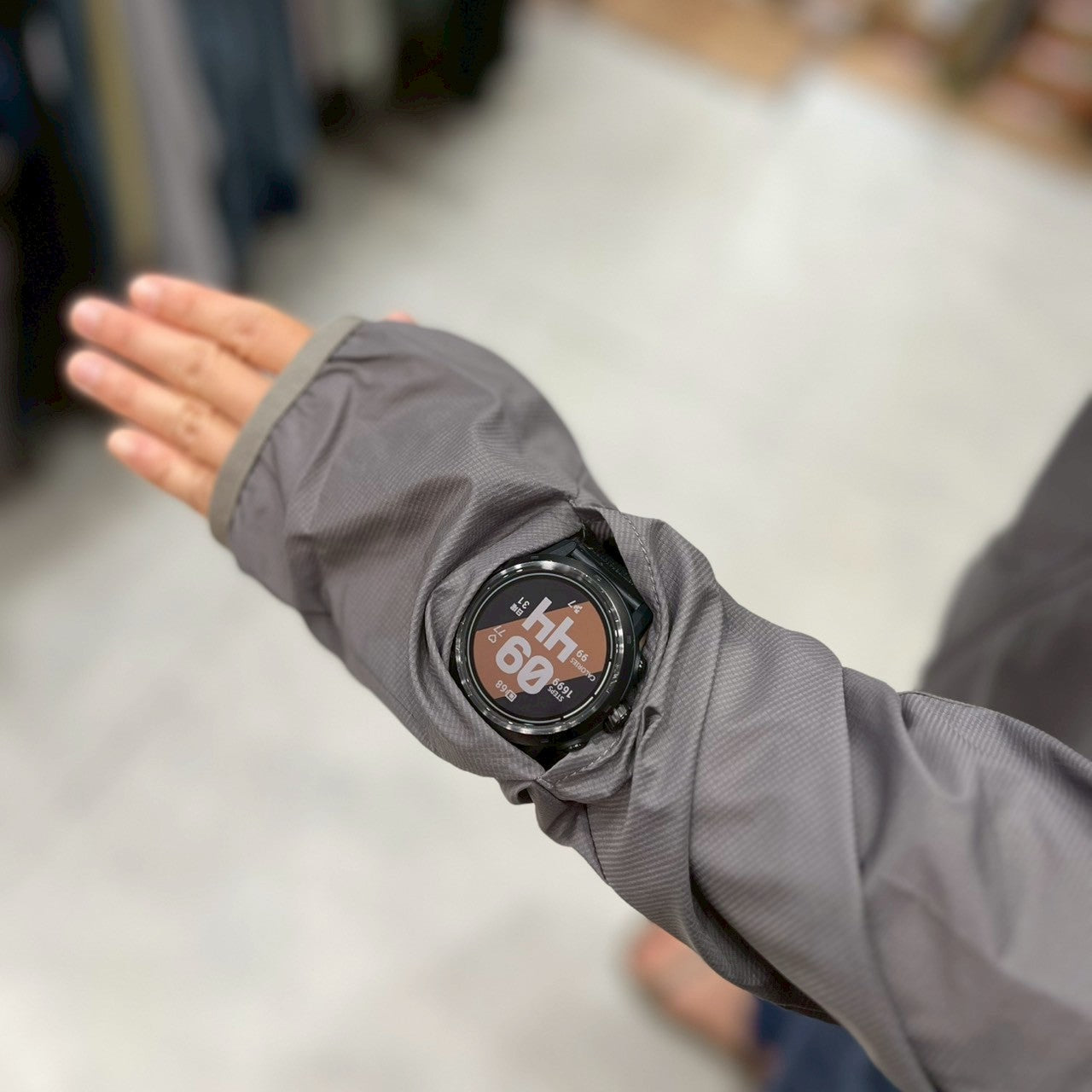 Onion Hoody（ベンチレーション付きの斜めジッパーのウインドシェル）【milestone】