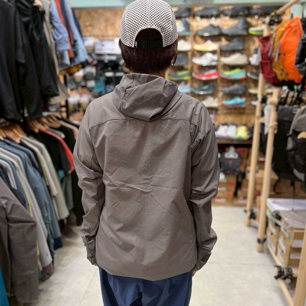 Onion Hoody（ベンチレーション付きの斜めジッパーのウインドシェル）【milestone】