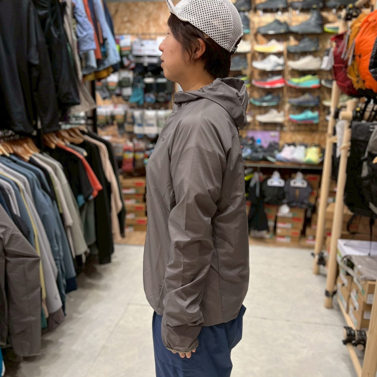 Onion Hoody（ベンチレーション付きの斜めジッパーのウインドシェル）【milestone】
