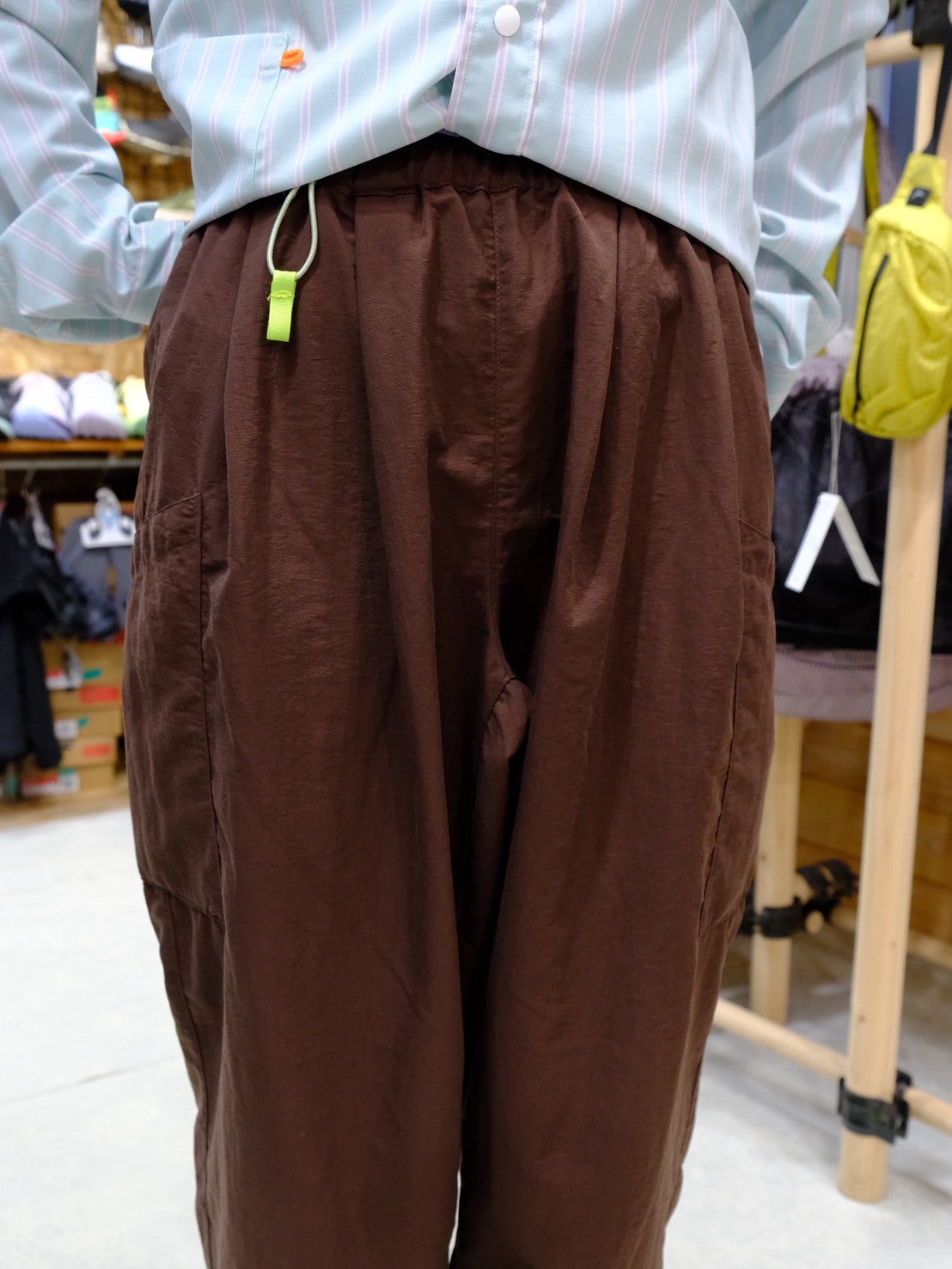 オテンバパンツ（ワイドで裾が絞れる中厚手のパンツ）【SANKAKU STAND × 凌】