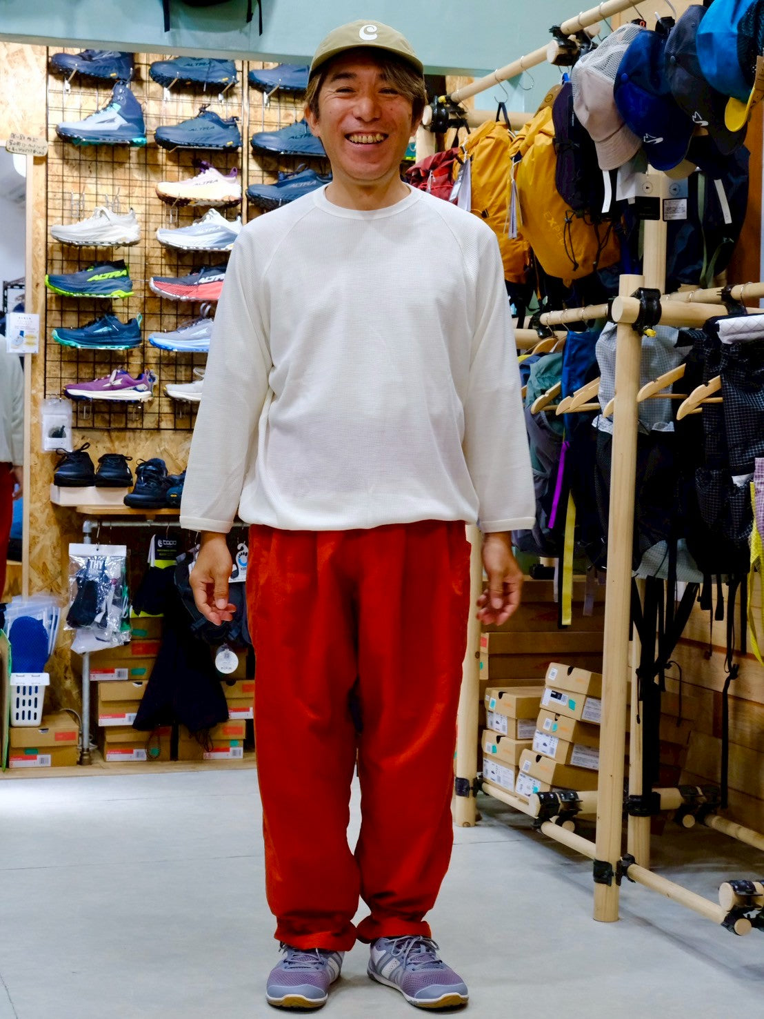 オテンバパンツ（ワイドで裾が絞れる中厚手のパンツ）【SANKAKU STAND × 凌】