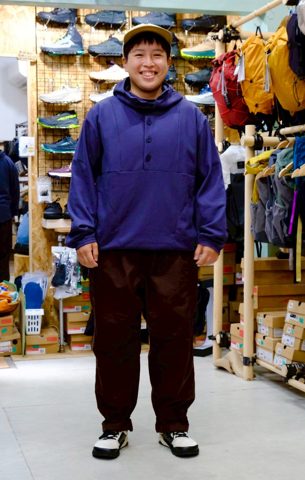 オテンバパンツ（ワイドで裾が絞れる中厚手のパンツ）【SANKAKU STAND × 凌】