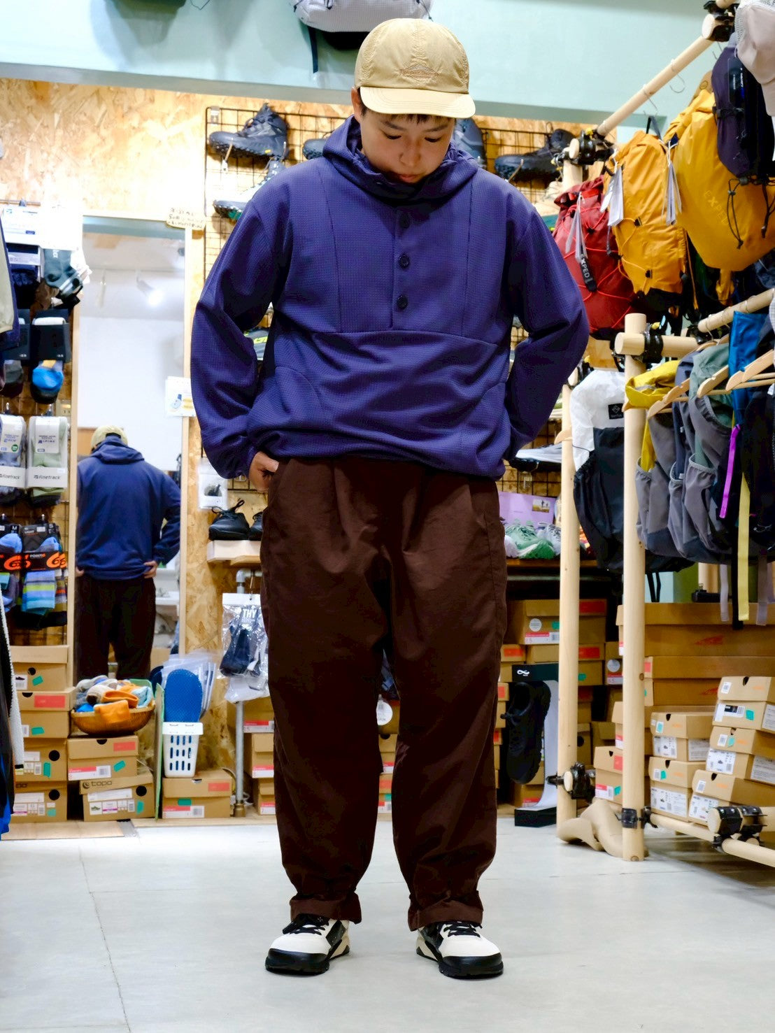 オテンバパンツ（ワイドで裾が絞れる中厚手のパンツ）【SANKAKU STAND × 凌】