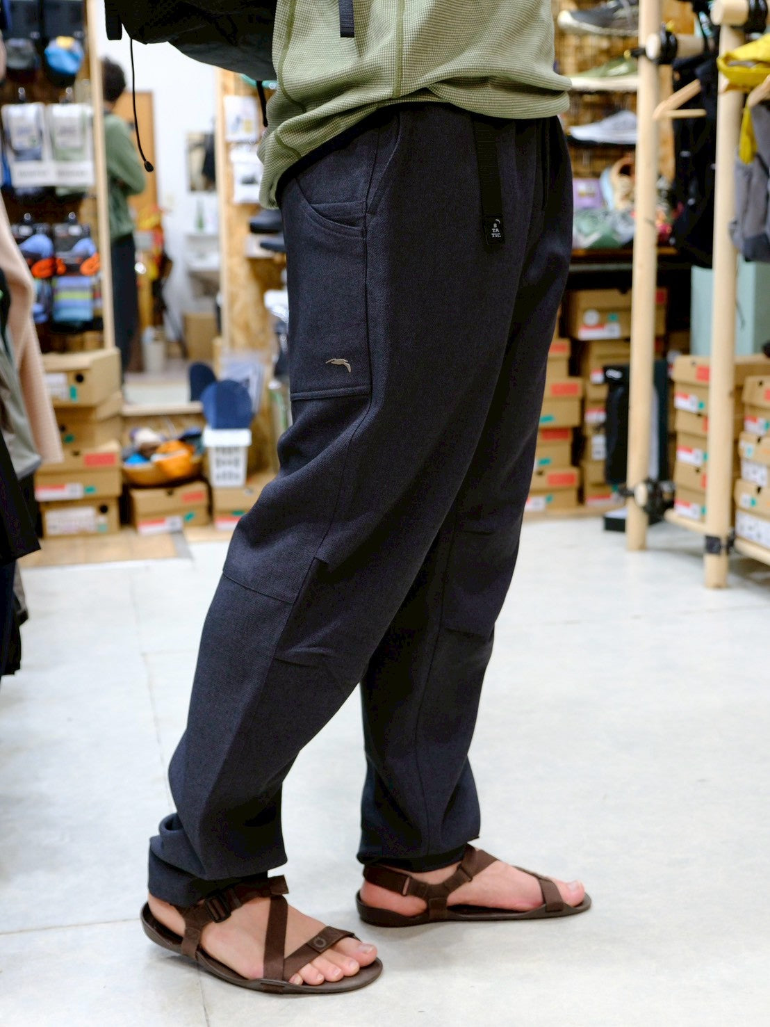 DRIFTER MELANGE PANTS（ウール調ポリエステルのパンツ）【STATIC】