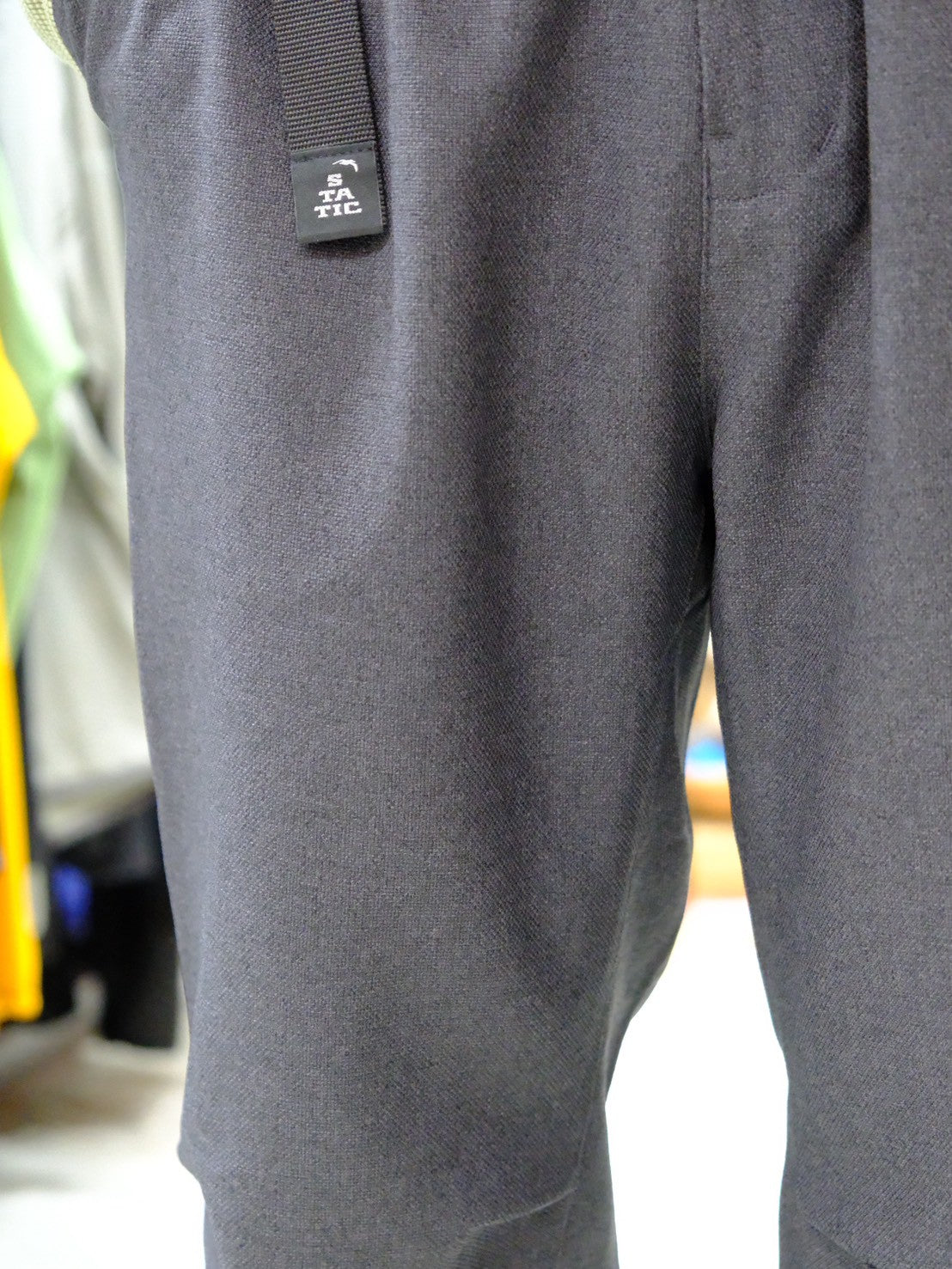 DRIFTER MELANGE PANTS（ウール調ポリエステルのパンツ）【STATIC】