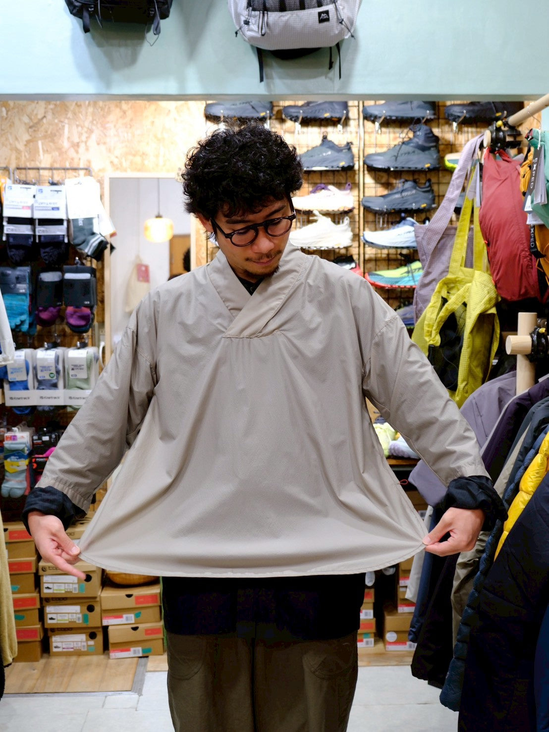 クナド（背中に蒸れが溜まらないウインドシェル）【AXESQUIN 凌】