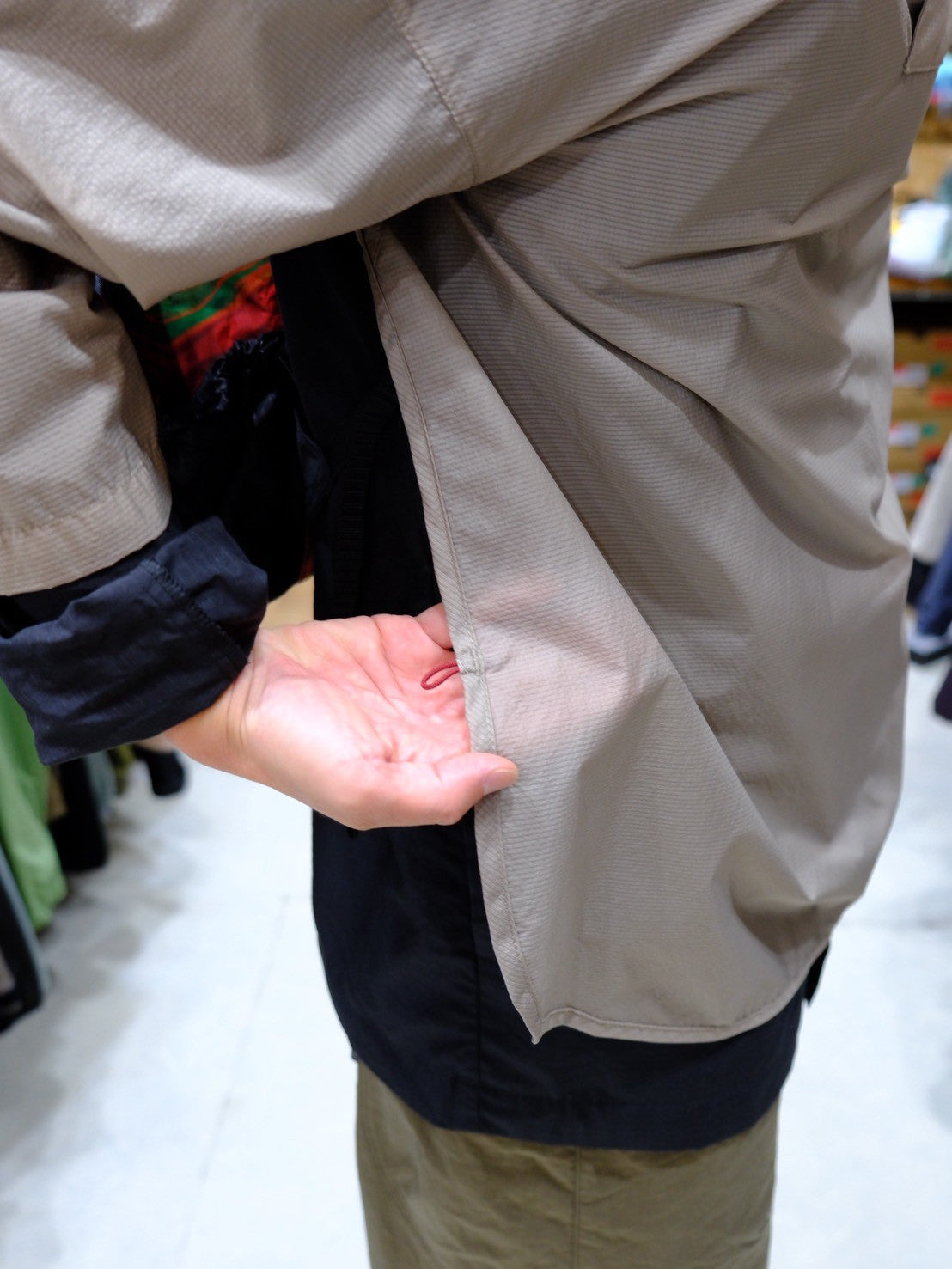 クナド（背中に蒸れが溜まらないウインドシェル）【AXESQUIN 凌】