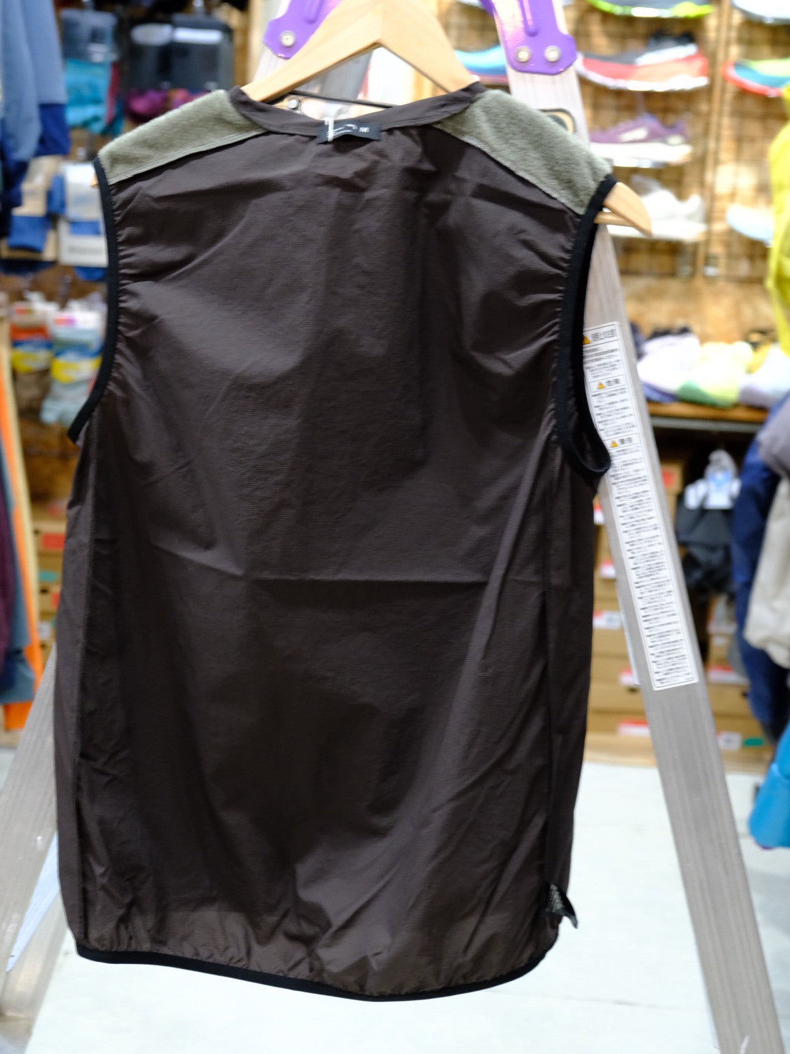 ORBIT WINTER VEST（前面内側にオクタ・肌離れの良いシェル素材のベスト）【STATIC】