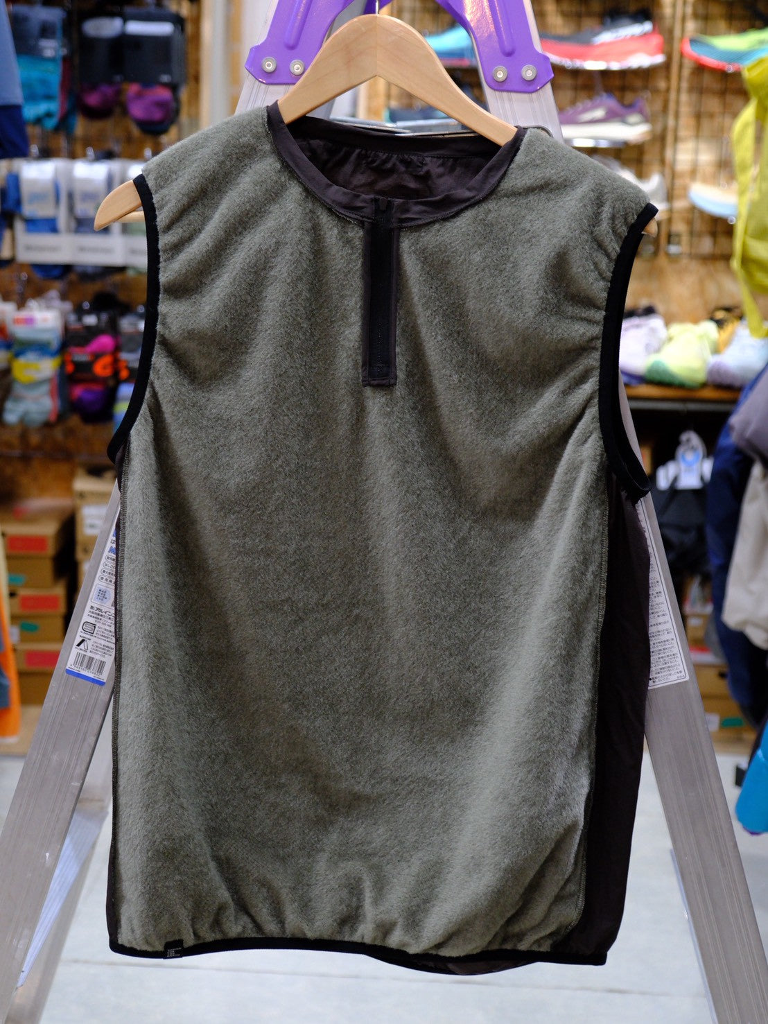 ORBIT WINTER VEST（前面内側にオクタ・肌離れの良いシェル素材のベスト）【STATIC】