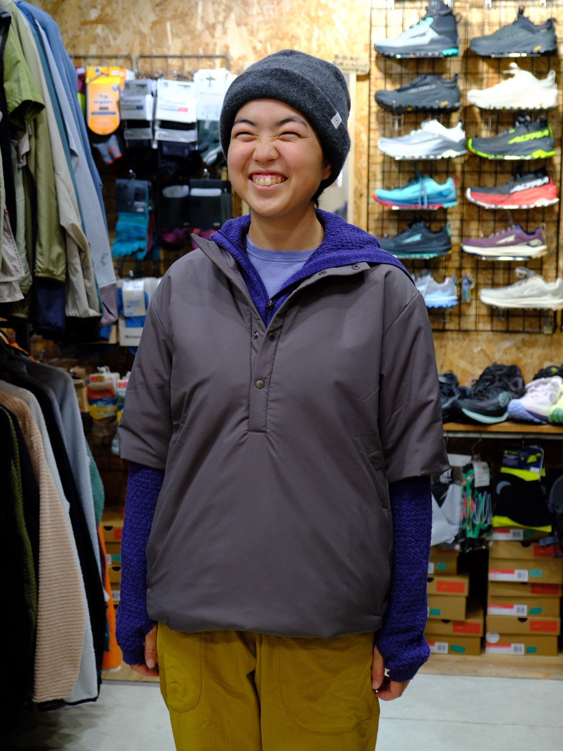 WUNDERWEAR シームレスハーフジップフーディー（メリノ70％ / ポリ30％のバラクラバフード付きウェア）【BRING】