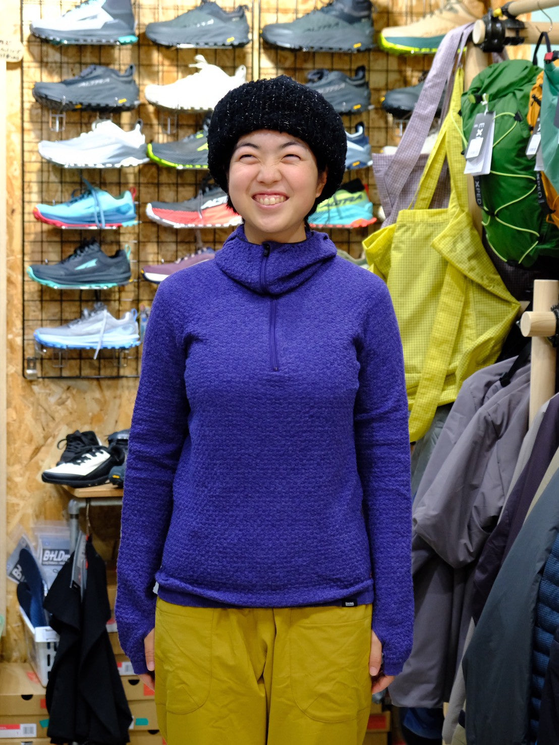 WUNDERWEAR シームレスハーフジップフーディー（メリノ70％ / ポリ30％のバラクラバフード付きウェア）【BRING】