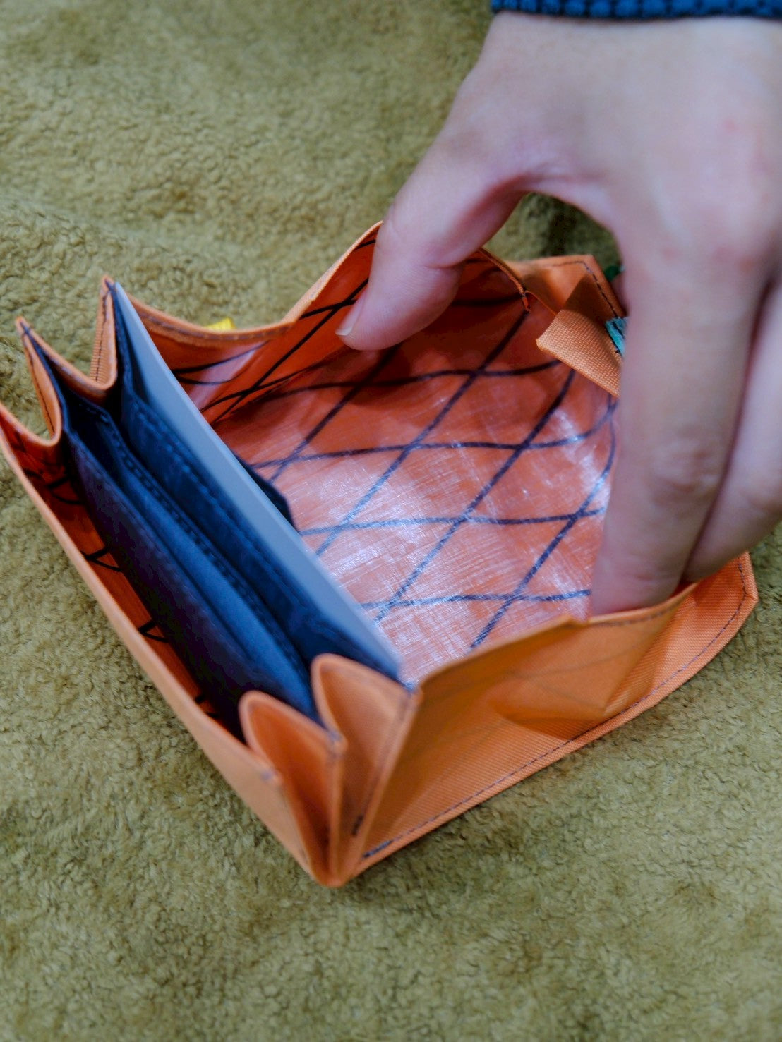 Waltz DX（サンカクスタンド別注ver.／小銭が取り出しやすいコンパクト財布）【SO FAR SO GOOD】