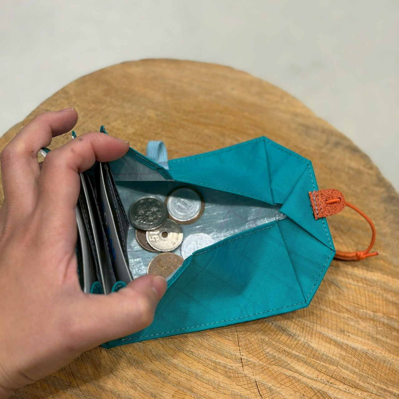 Waltz DX（サンカクスタンド別注ver.／小銭が取り出しやすいコンパクト財布）【SO FAR SO GOOD】