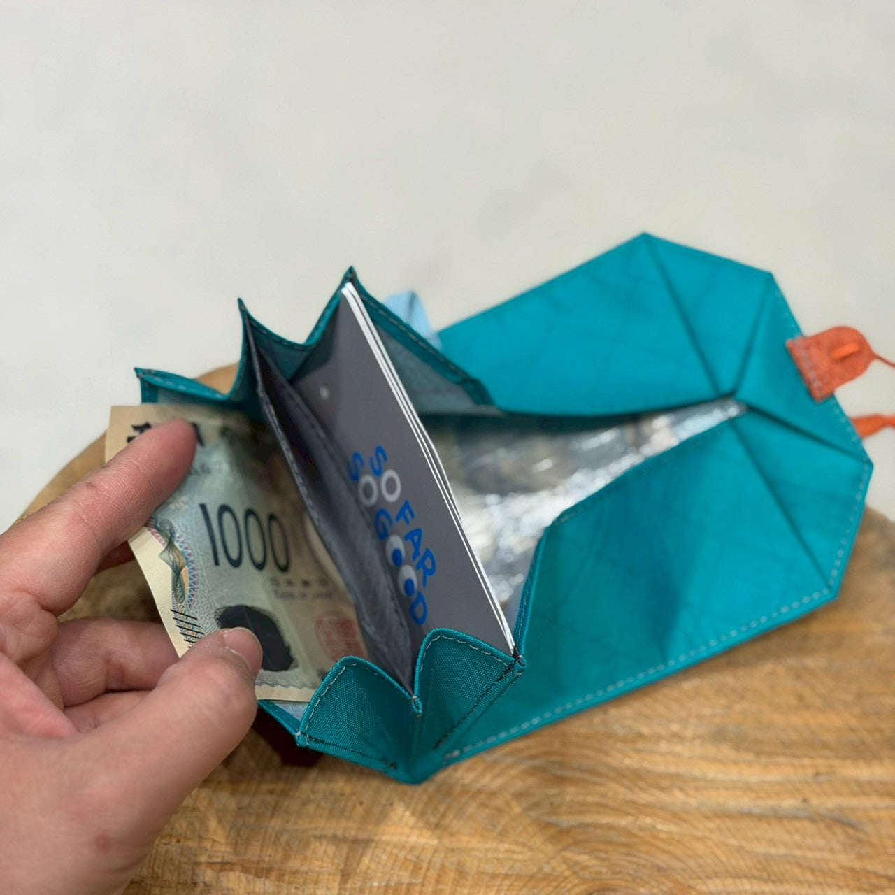 Waltz DX（サンカクスタンド別注ver.／小銭が取り出しやすいコンパクト財布）【SO FAR SO GOOD】