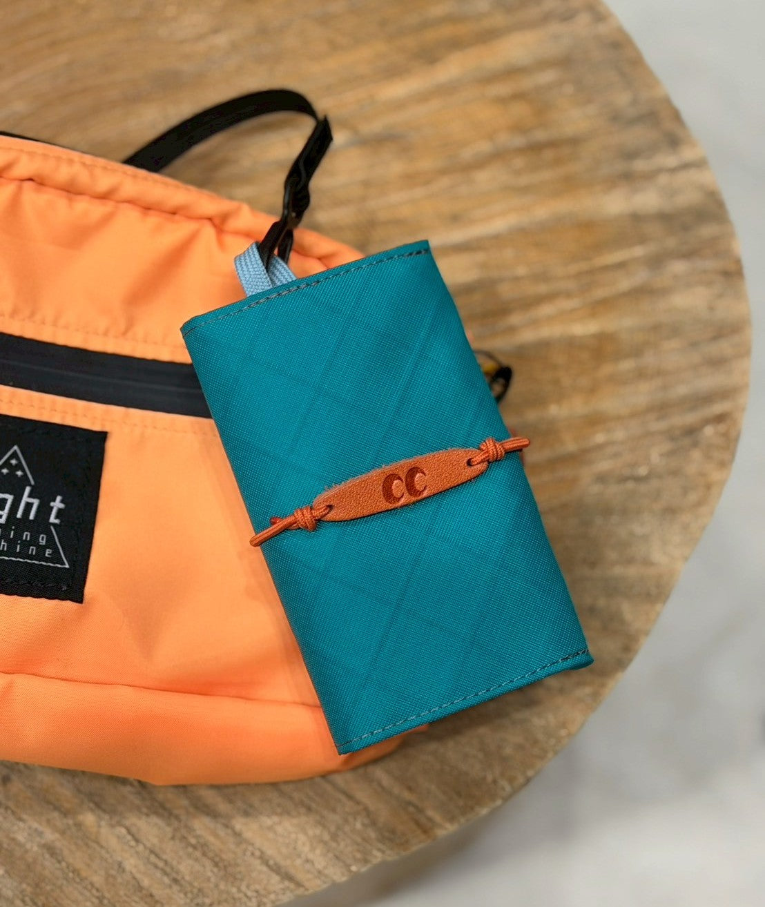 Waltz DX（サンカクスタンド別注ver.／小銭が取り出しやすいコンパクト財布）【SO FAR SO GOOD】