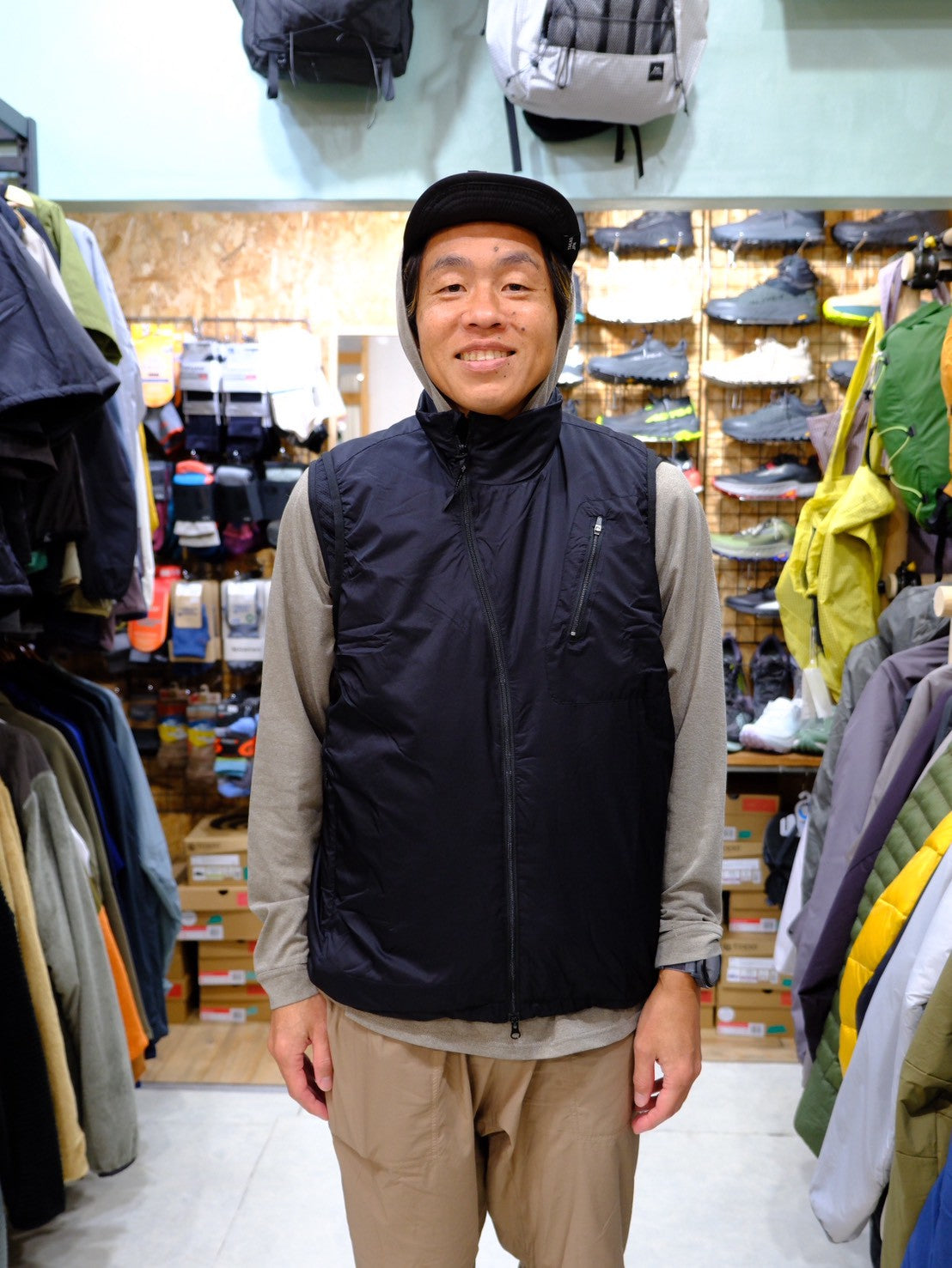 LIT PUFF VEST（軽量／化繊中綿ベスト）【RYOGEN】