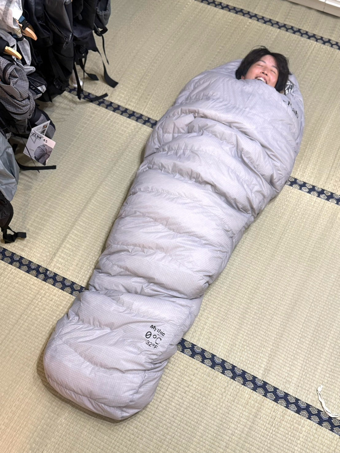Mythic 0C / 32F（超軽量・コンパクトに収納可能）【Rab】