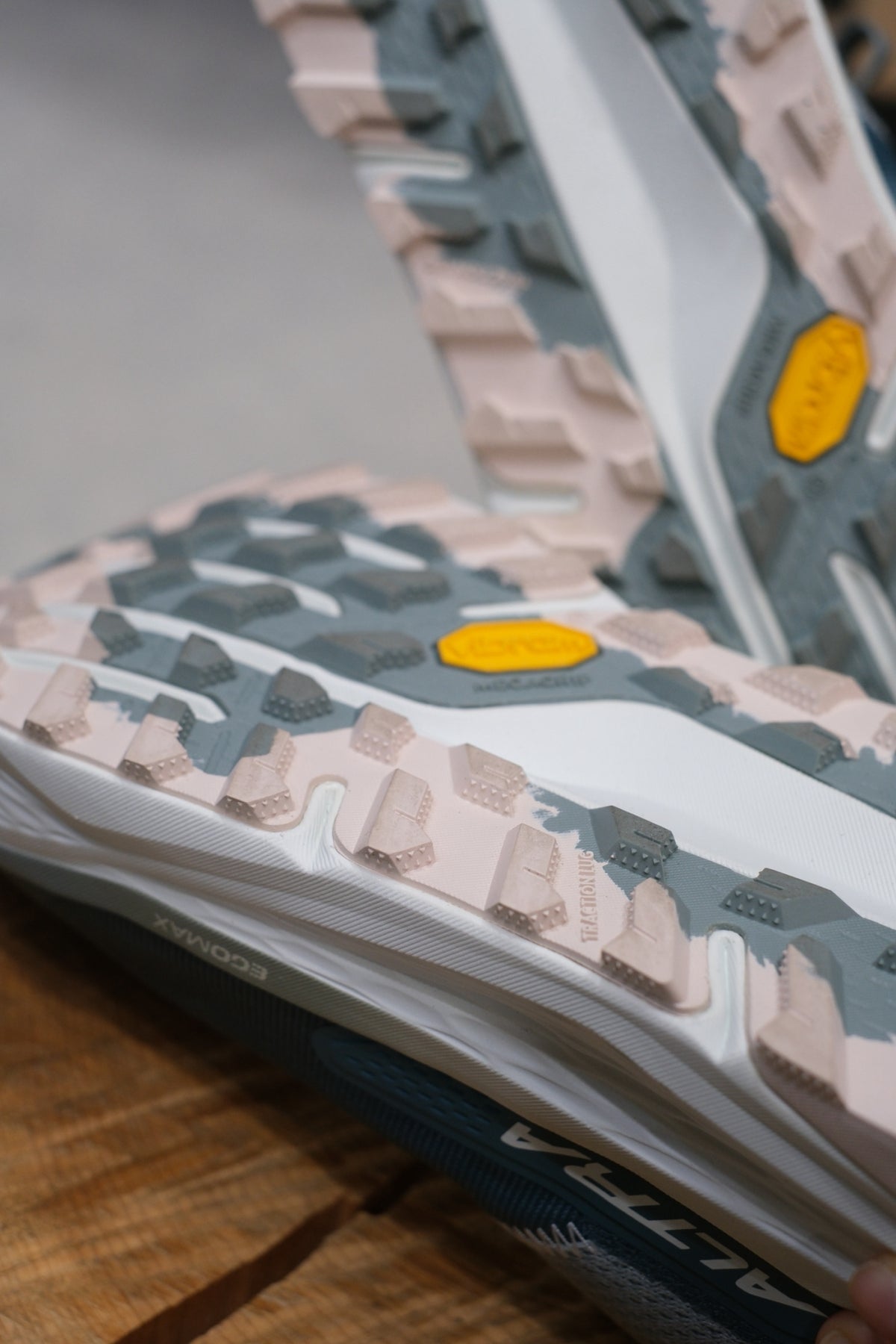 OLYMPUS 7 M's（軽量・クッション性・安定感）【ALTRA】