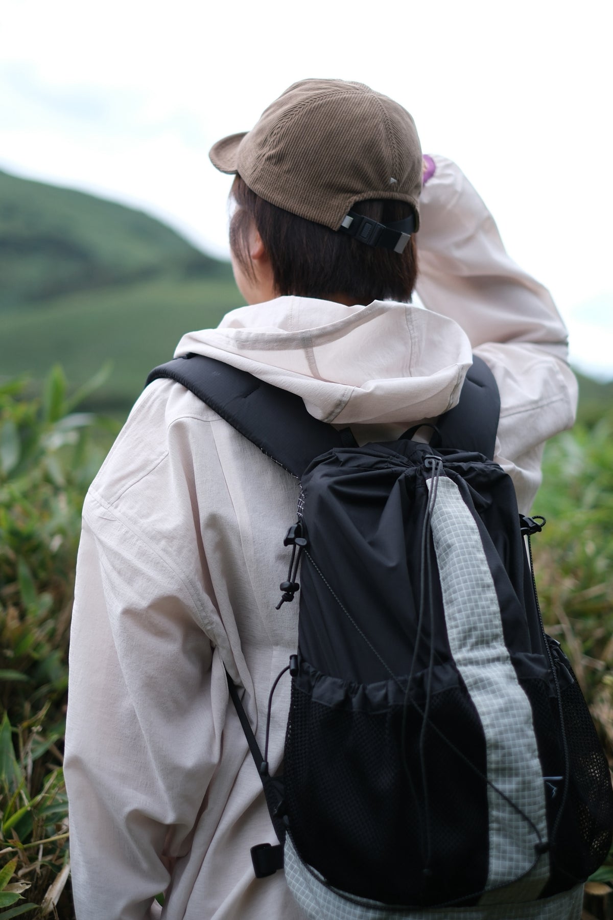 Tell Tell Light Hoody【SANKAKU STAND】