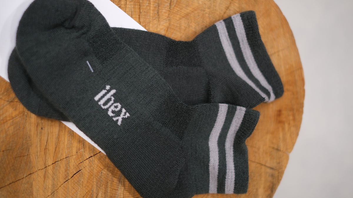 LIGHT CUSHION PERFORMANCE 1/4 SOCK（締め付けが苦手な方におすすめ/メリノウール66％/中厚手）【ibex】