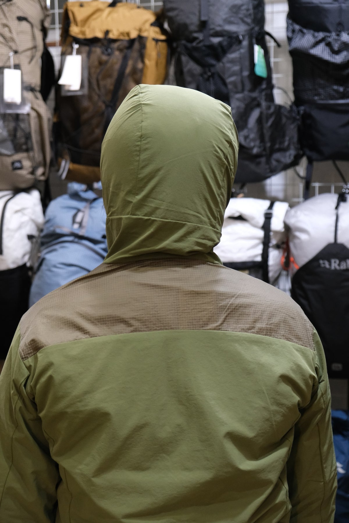 HPPE Wind Hoody（ウォッチウインドウ付き/手首に小銭や鍵が入るポケット）【Teton Bros.】