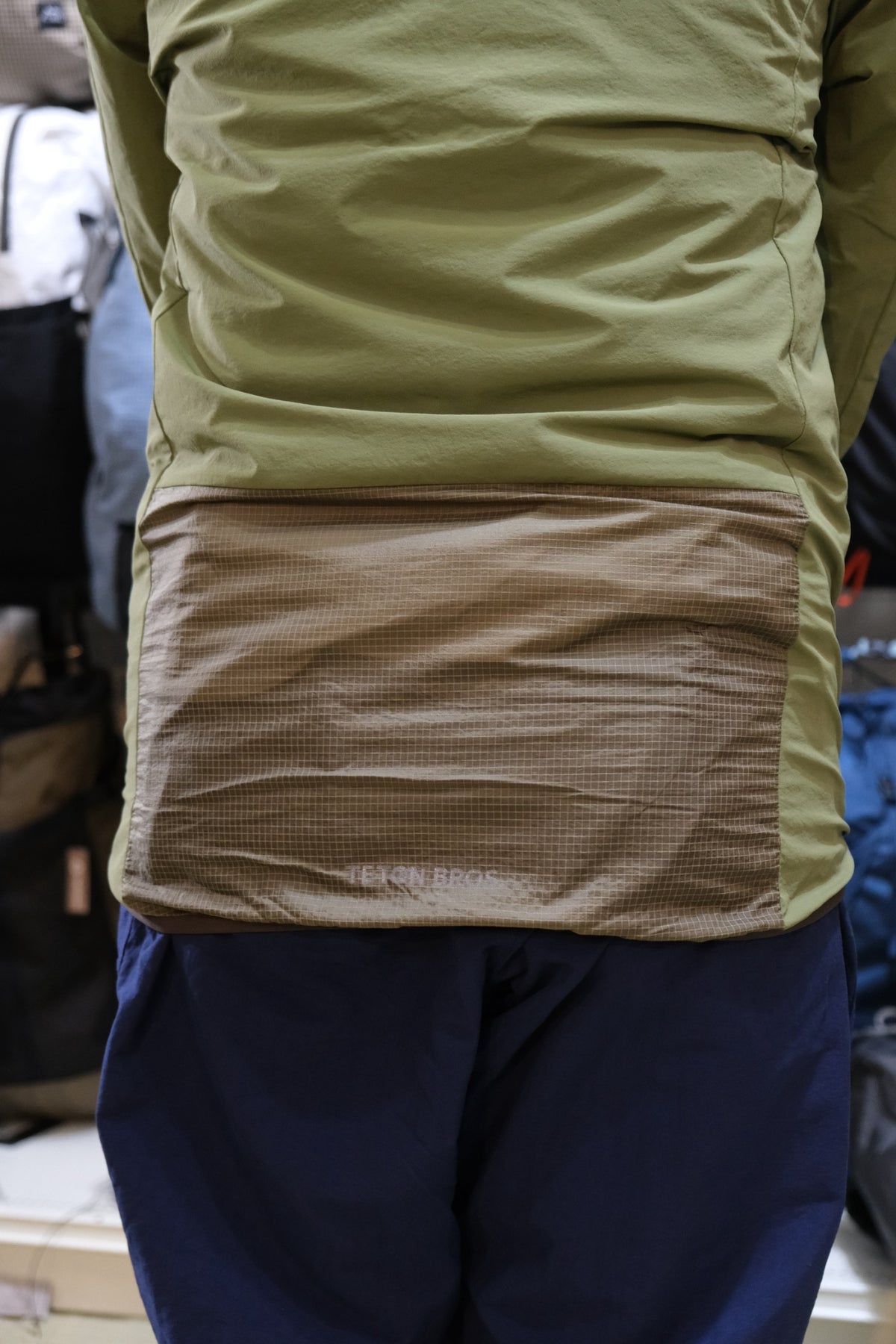 HPPE Wind Hoody（ウォッチウインドウ付き/手首に小銭や鍵が入るポケット）【Teton Bros.】