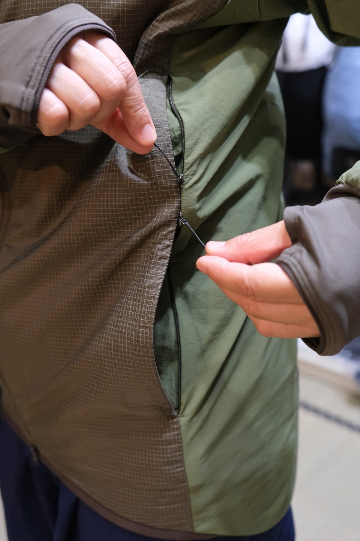 HPPE Wind Hoody（ウォッチウインドウ付き/手首に小銭や鍵が入るポケット）【Teton Bros.】