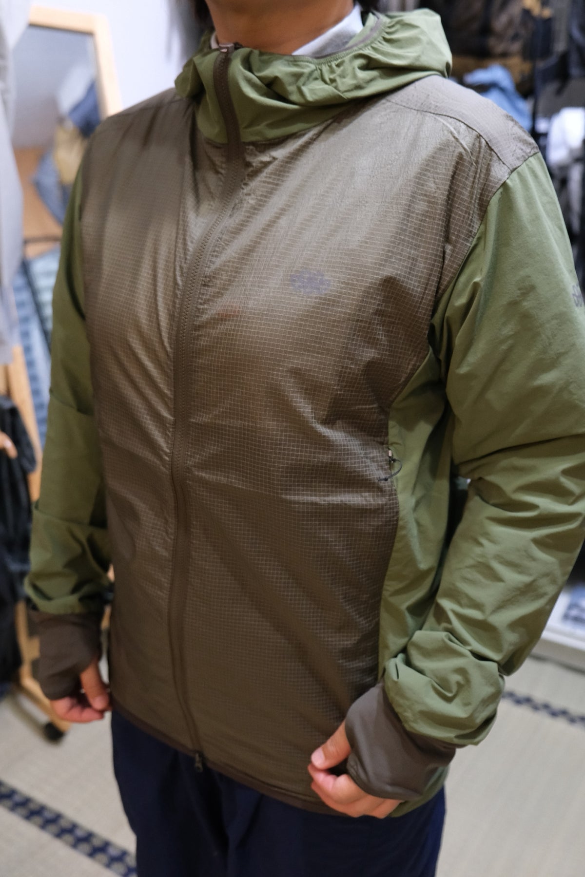 HPPE Wind Hoody（ウォッチウインドウ付き/手首に小銭や鍵が入るポケット）【Teton Bros.】
