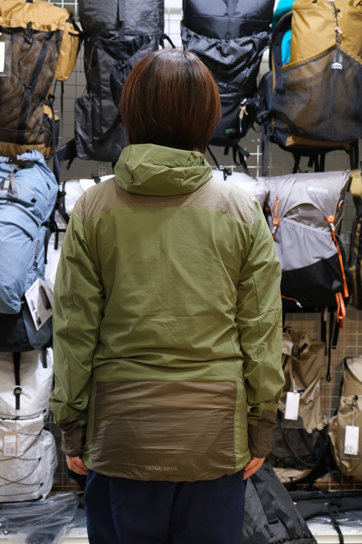 HPPE Wind Hoody（ウォッチウインドウ付き/手首に小銭や鍵が入るポケット）【Teton Bros.】