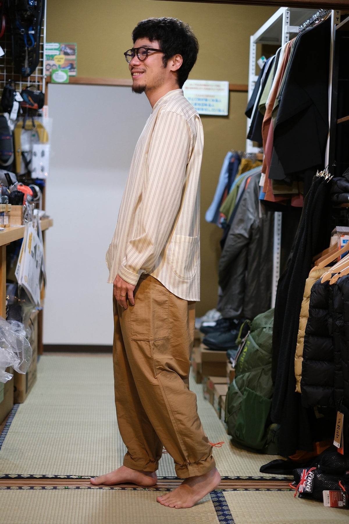 オテンバパンツ（ワイドで裾が絞れる中厚手のパンツ）【SANKAKU STAND × AXESQUIN】