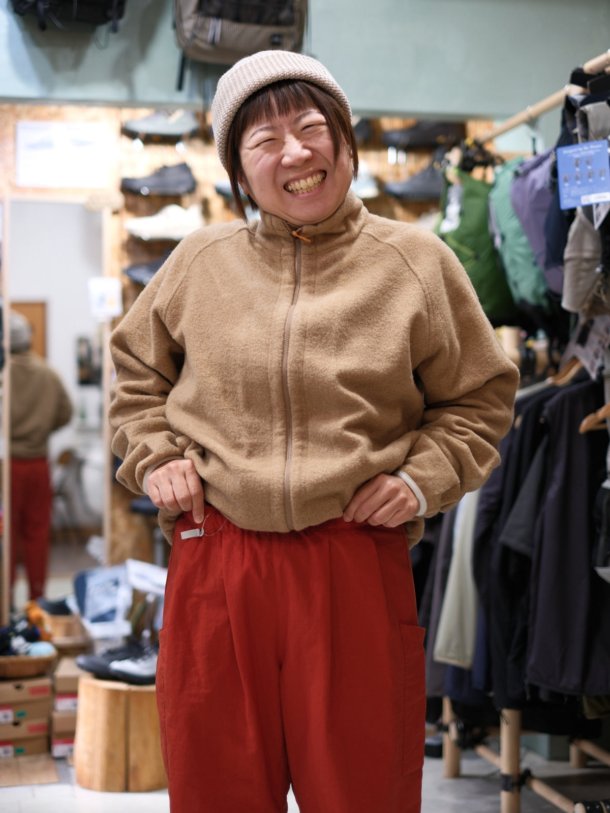 オテンバパンツ（ワイドで裾が絞れる中厚手のパンツ）【SANKAKU STAND × AXESQUIN】