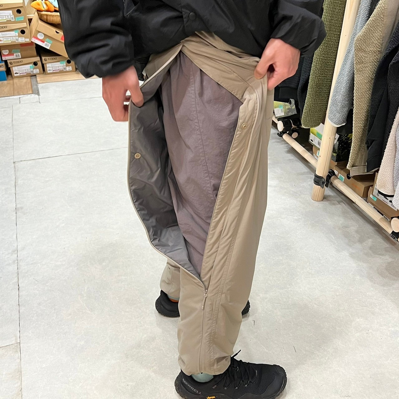 Nylon Insulation Pants 2（脱ぎ着しやすいフルサイドジッパーのインサレーションパンツ）【CAYL】