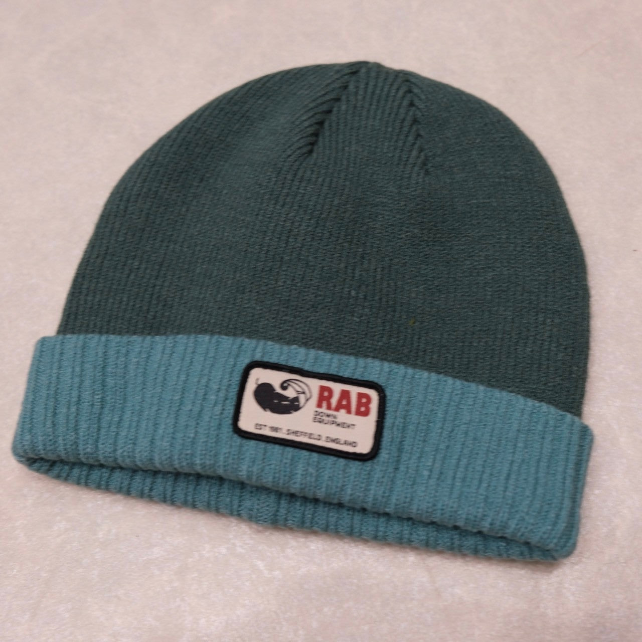 Essential Beanie（ポリエステル100％）【Rab】