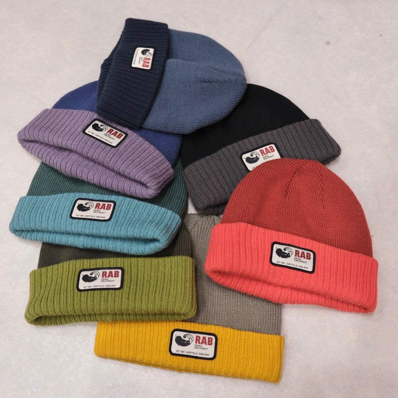 Essential Beanie（ポリエステル100％）【Rab】