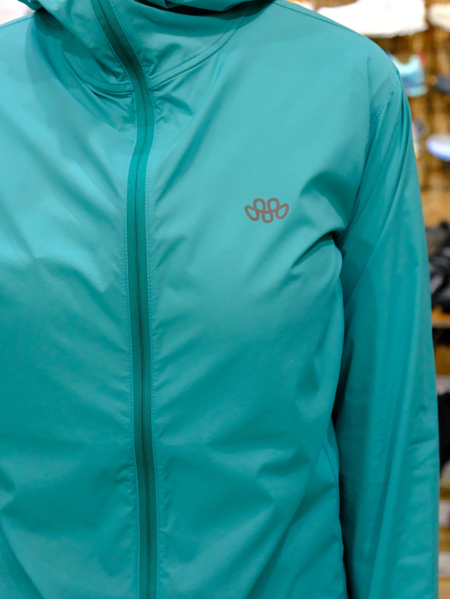 時雨　イベント限定カラー　ダブルシェル　Vヴィンテージロゴ WS Wind River Hoody ≪2026SS≫（程よい通気性で蒸れにくいウインド