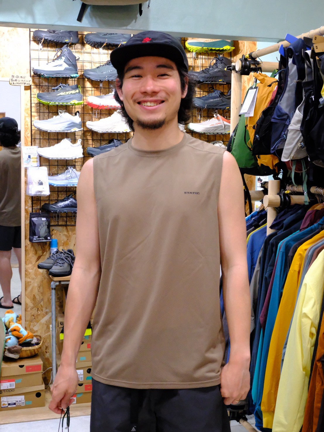 HIVE SLEEVELESS （通気性重視の超軽量、超速乾化繊メッシュノースリーブ）【STATIC】