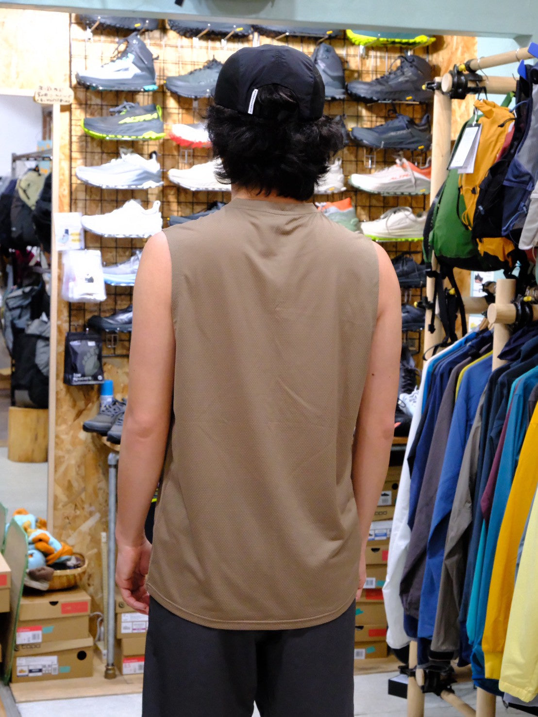 HIVE SLEEVELESS （通気性重視の超軽量、超速乾化繊メッシュノースリーブ）【STATIC】