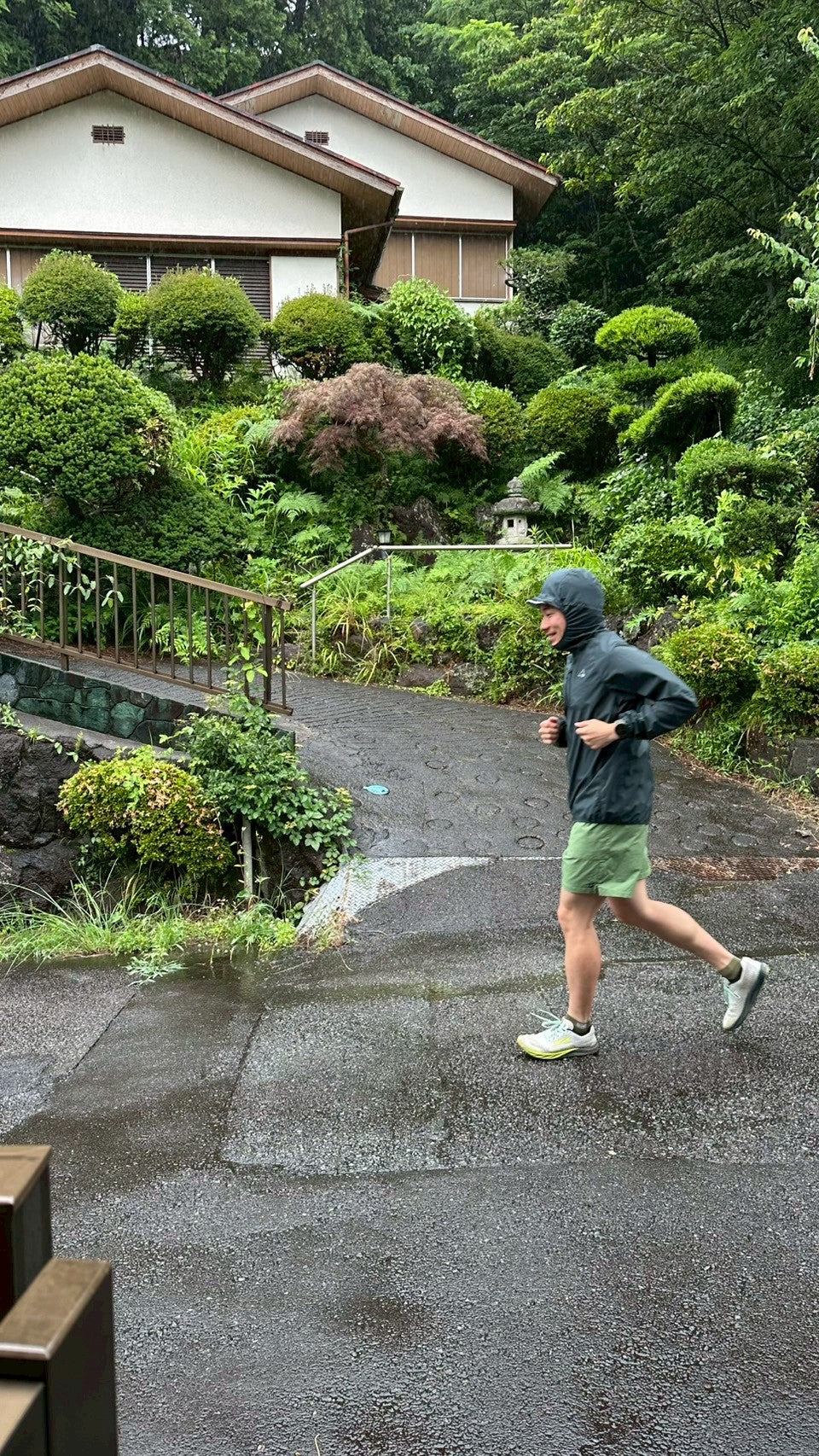 UP-SWING Rain Hoody（トレランザックの上から着れる軽量レインジャケット）【milestone】