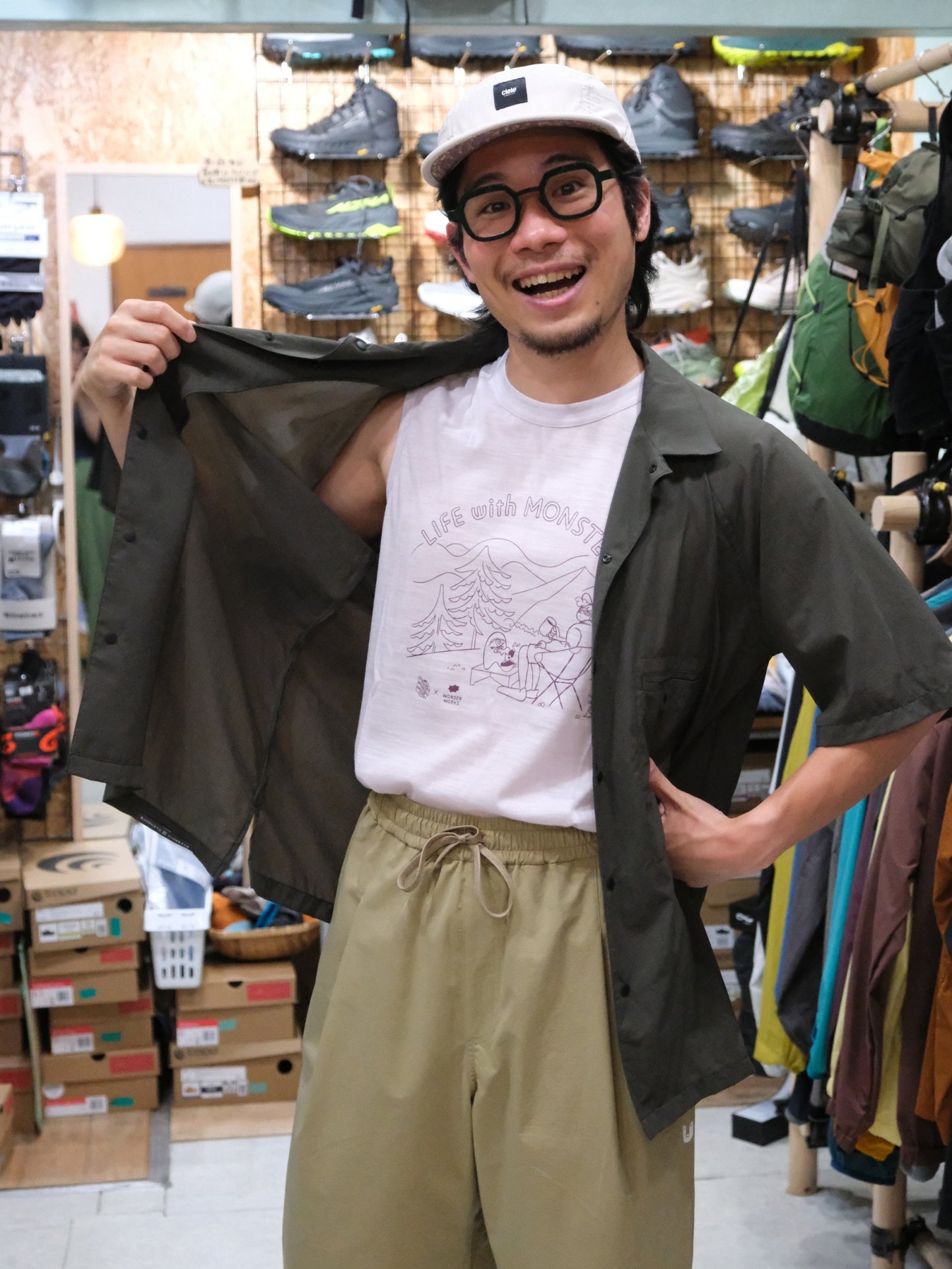 軽くて涼しい半袖シャツ（汗を放出して、風を受け入れるベンチレーション効果）【AXESQIN ELEMENTS】