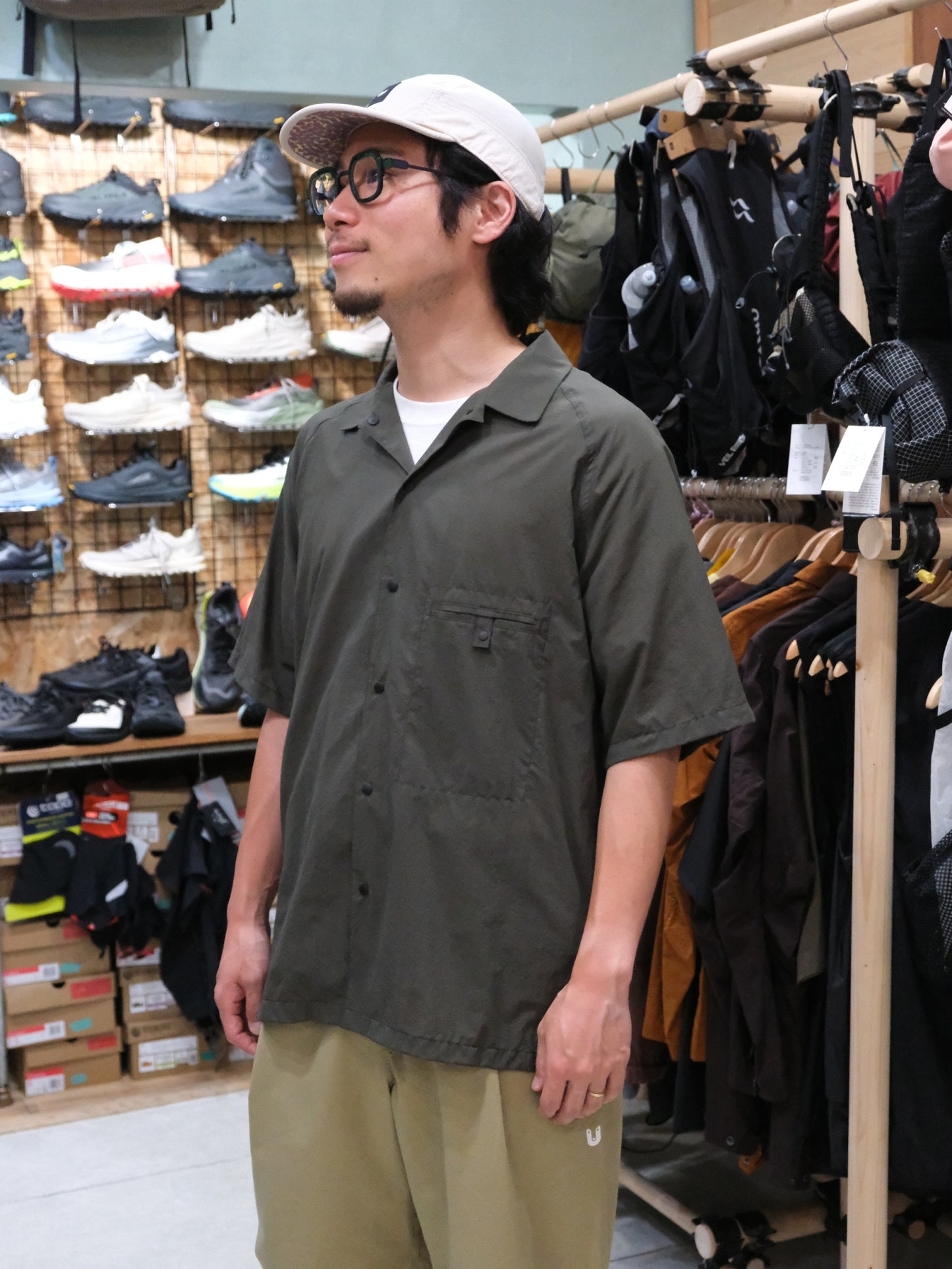 軽くて涼しい半袖シャツ（汗を放出して、風を受け入れるベンチレーション効果）【AXESQIN ELEMENTS】