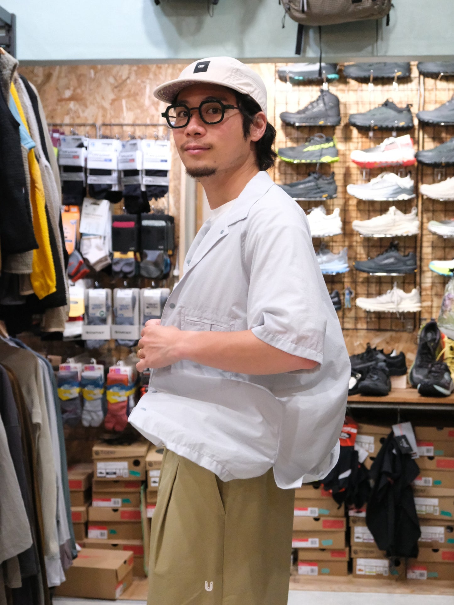 軽くて涼しい半袖シャツ（汗を放出して、風を受け入れるベンチレーション効果）【AXESQIN ELEMENTS】
