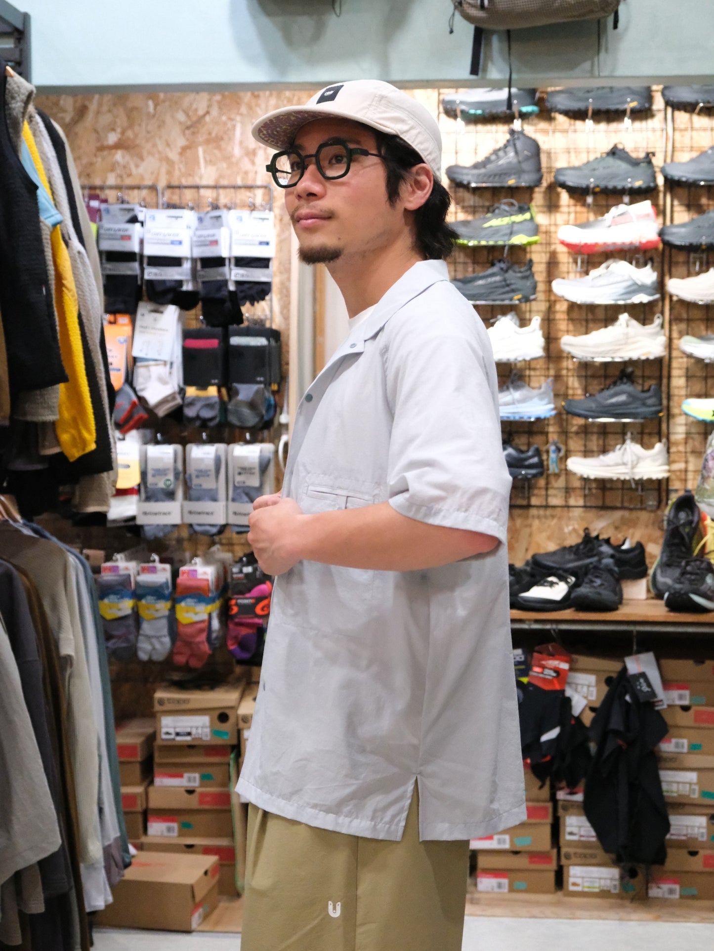 軽くて涼しい半袖シャツ（汗を放出して、風を受け入れるベンチレーション効果）【AXESQIN ELEMENTS】