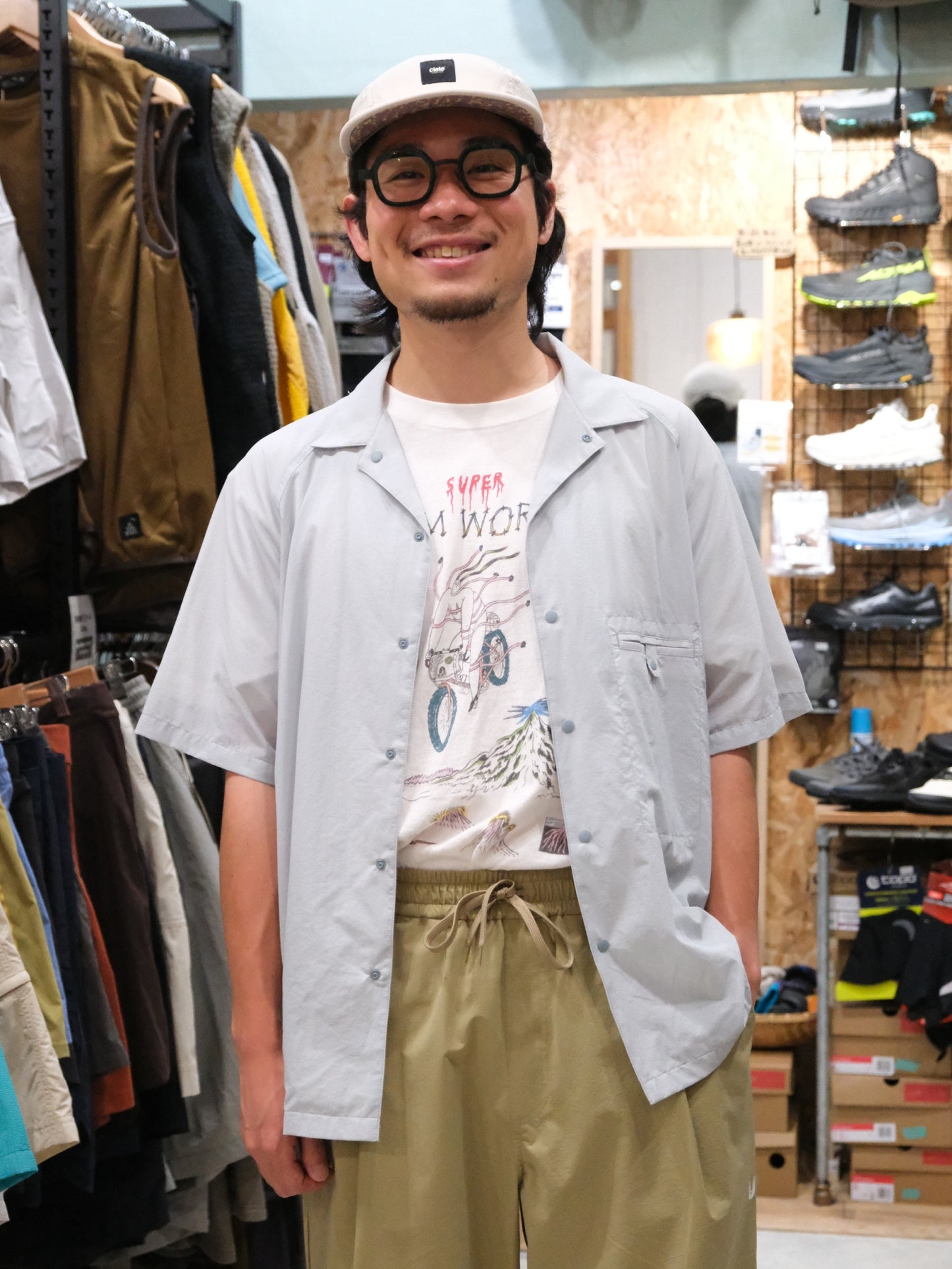 軽くて涼しい半袖シャツ（汗を放出して、風を受け入れるベンチレーション効果）【AXESQIN ELEMENTS】