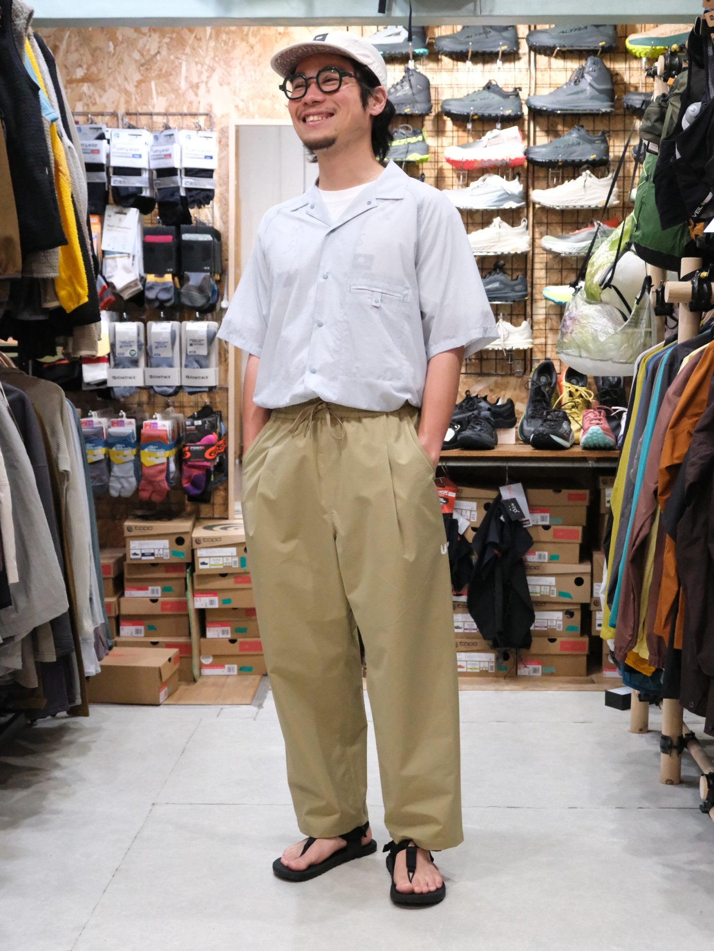 軽くて涼しい半袖シャツ（汗を放出して、風を受け入れるベンチレーション効果）【AXESQIN ELEMENTS】