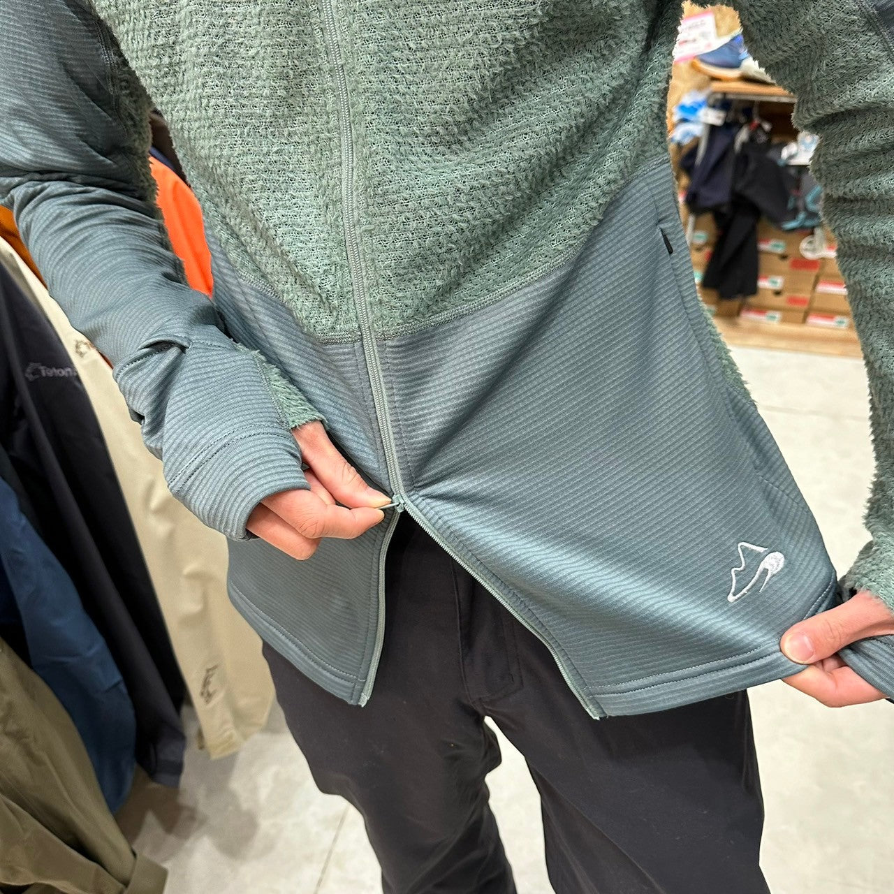 Cloud Hoody【milestone】 – SANKAKU STAND