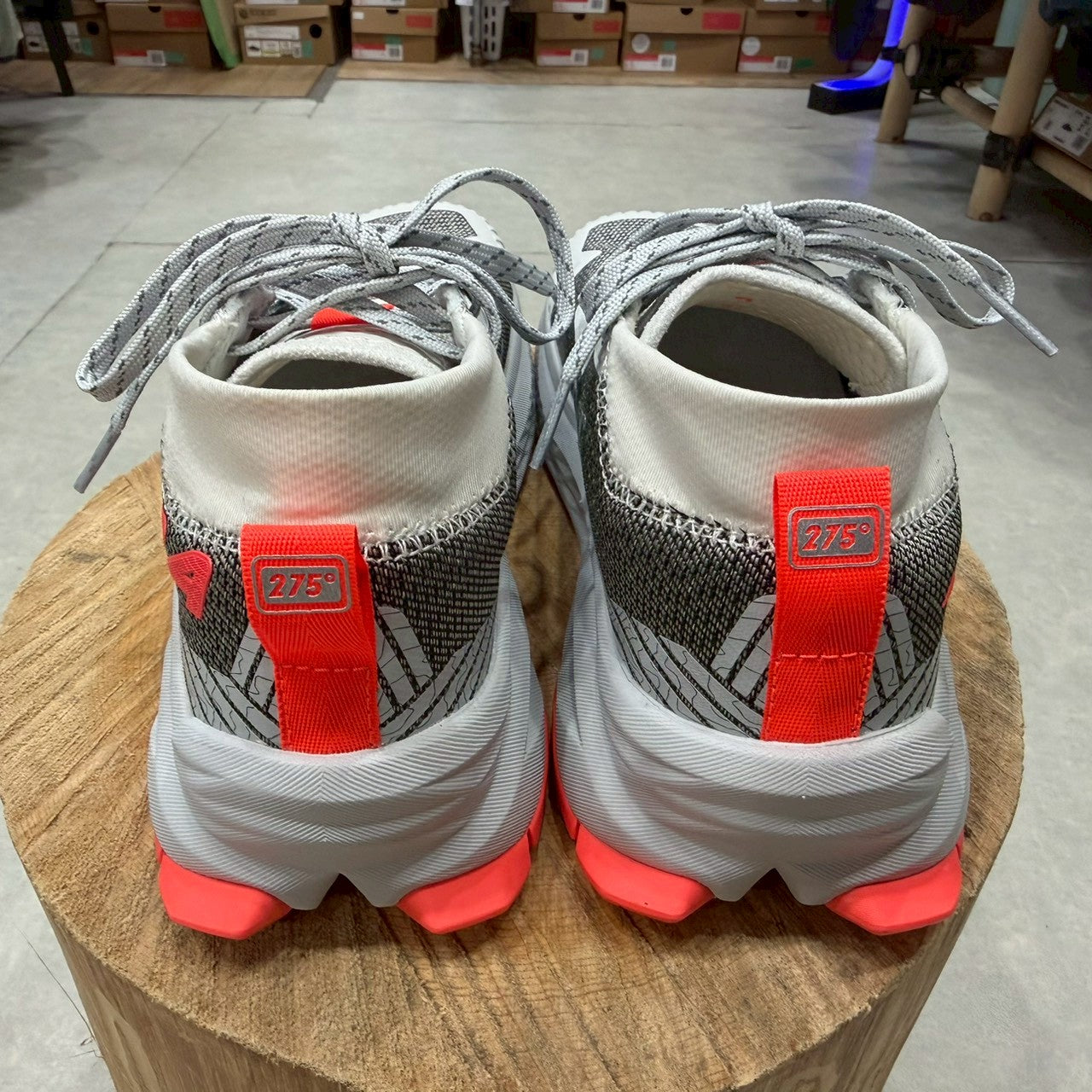 OLYMPUS 275 W's（フィット感・耐久性◎／抜群のクッション性と安定感の1足）【ALTRA】